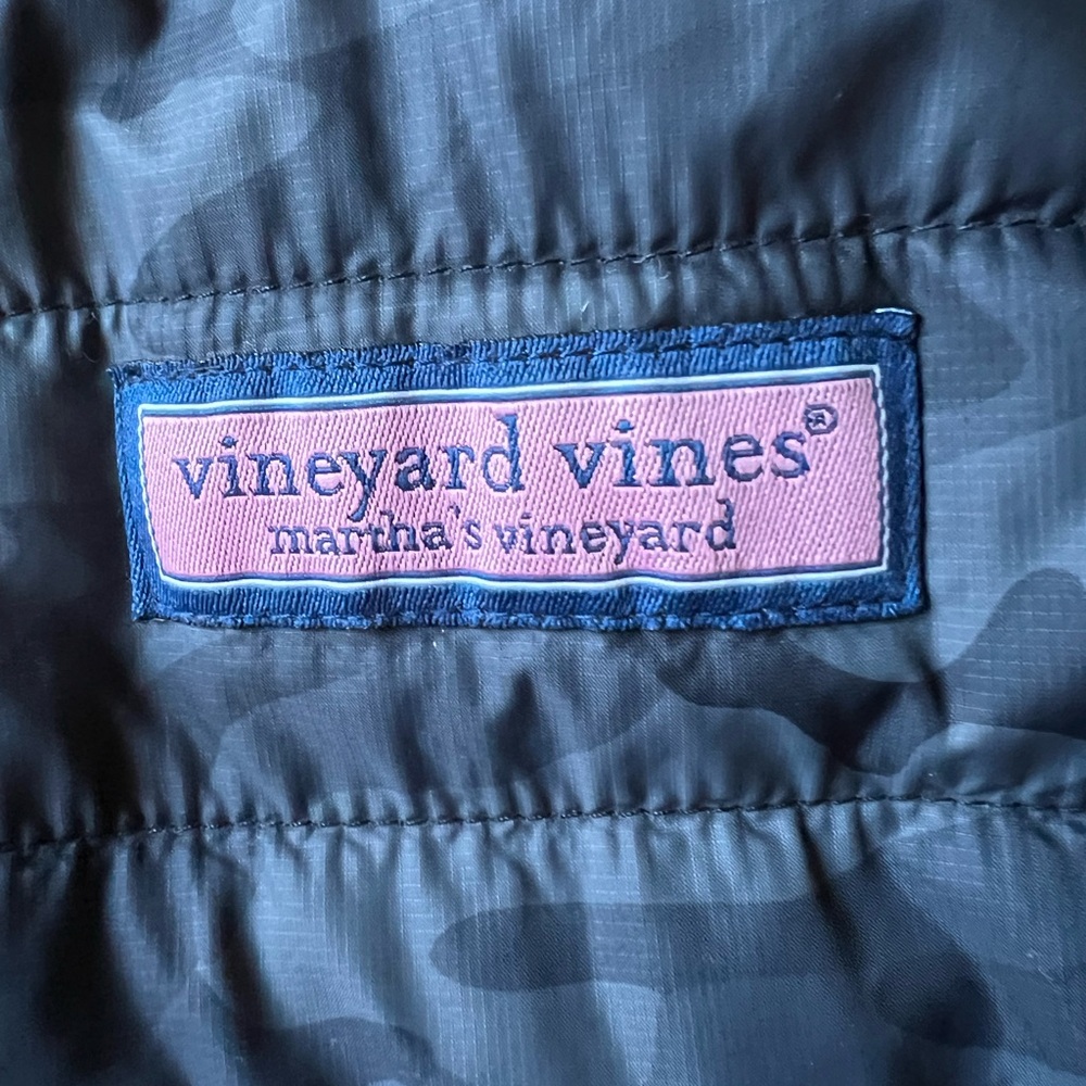 Vineyard vines women’s camo vest size large. Only worn a couple times.